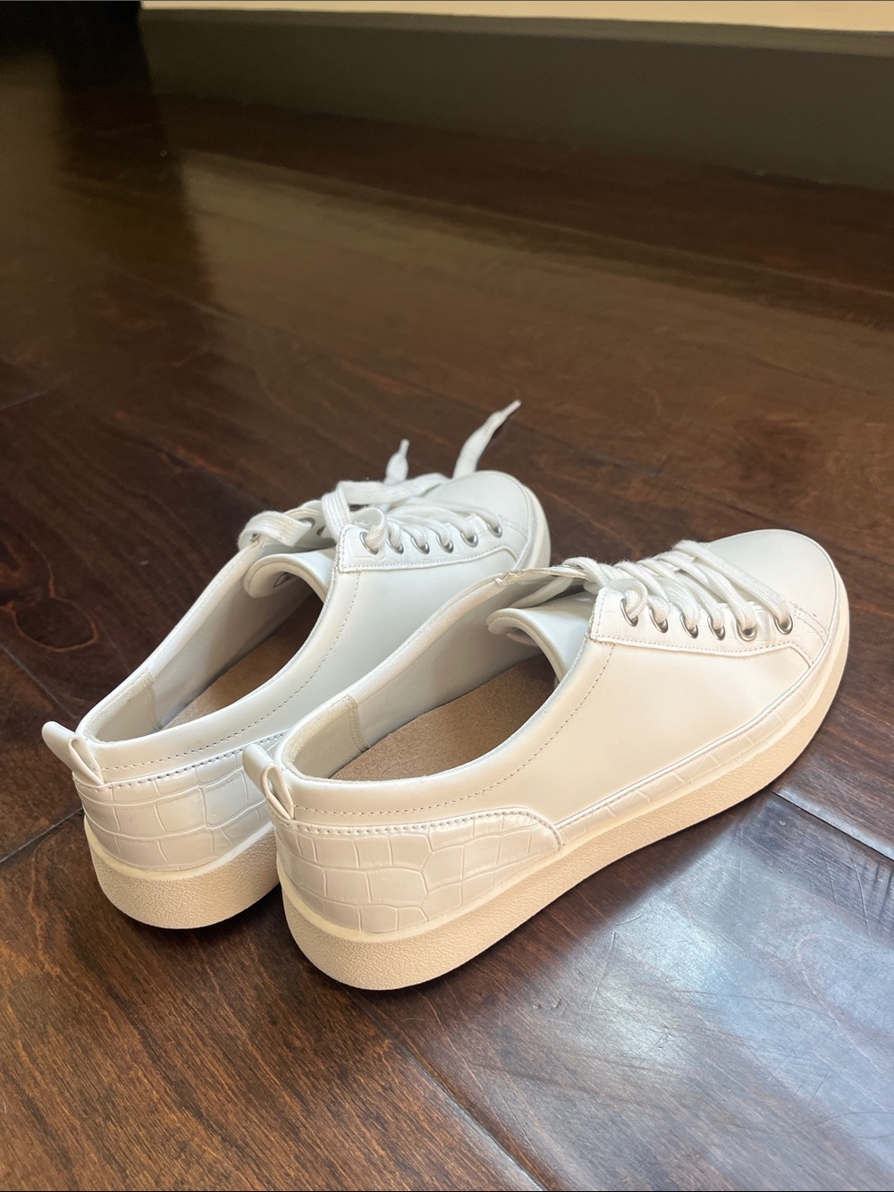 Vionic Classic White Leather Low-Top Sneakers - Picture 12 of 15